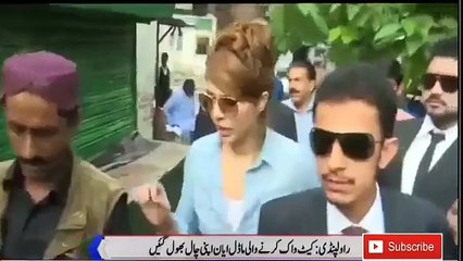 Ayaan Ali Fell Down During A Cat Walk Outside The Court