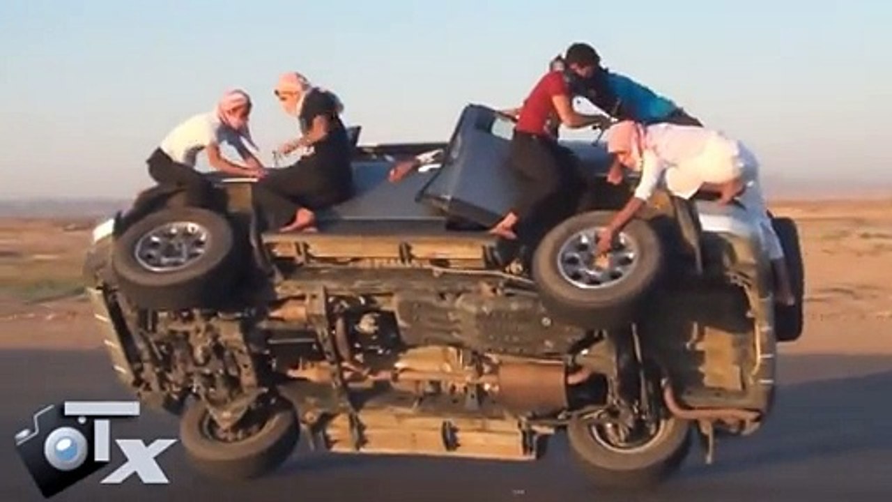 Changer une roue de jeep sans s'arreter! Sur 2 roues, facile!