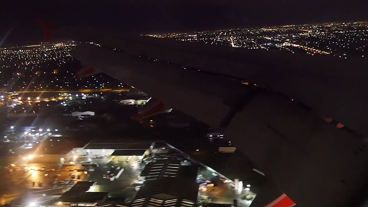 Jetstar A320 from Sydney landing at Perth Airport