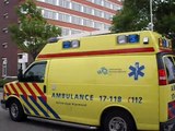 Zwaargewonde na val 2e etage Anjerstraat Spijkenisse Inzet: Ambulance, Brandweer, MMT, Politie