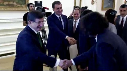 Davutoğlu, Alevi kanaat önderleriyle bir araya geldi
