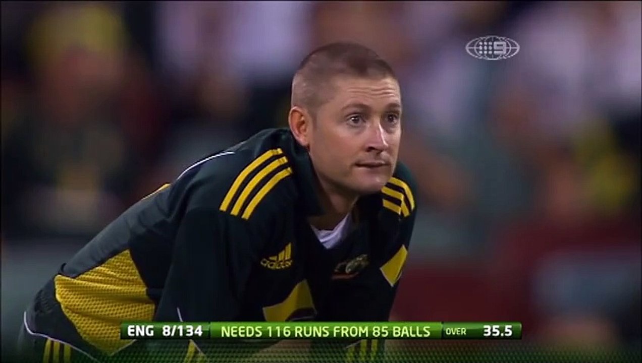 Funny Cricket Moment׃ Runner confuses Fielding Team