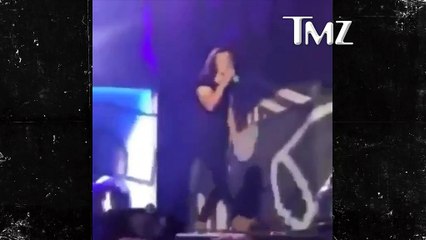 One Direction grubundan Harry Styles sahnede düşerse