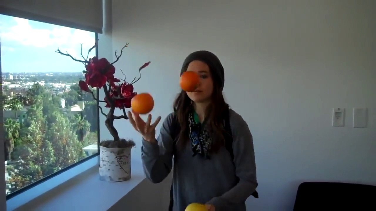 L'actrice Ellen Page jongle comme une pro!