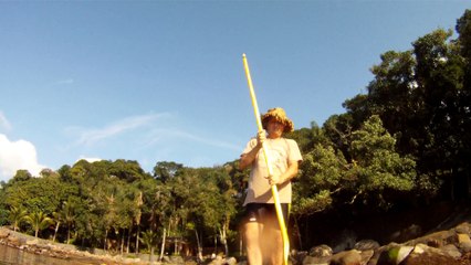 Navegação em reciclados, garrafas PET, nas praias as praias de Ubatuba, Brasil