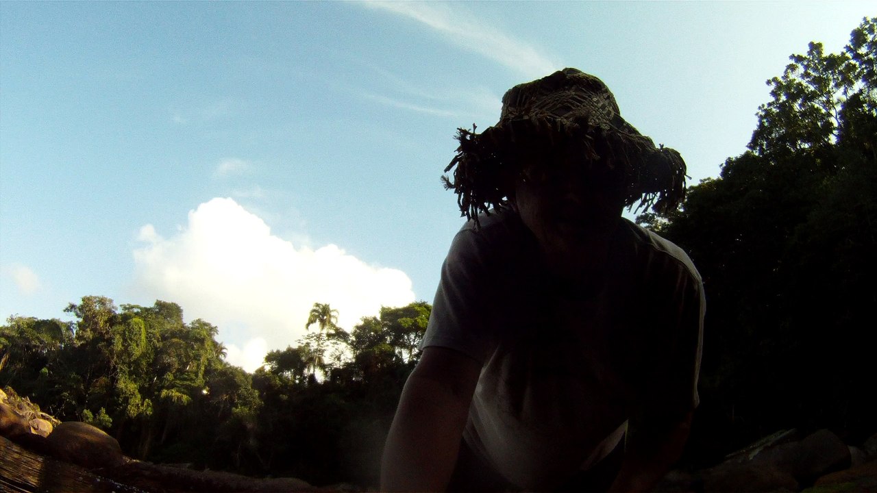 Navegação em reciclados, garrafas PET, nas praias as praias de Ubatuba, Brasil