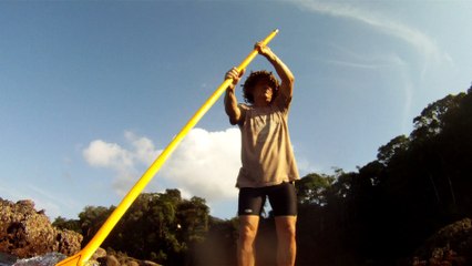 Navegação em reciclados, garrafas PET, nas praias as praias de Ubatuba, Brasil