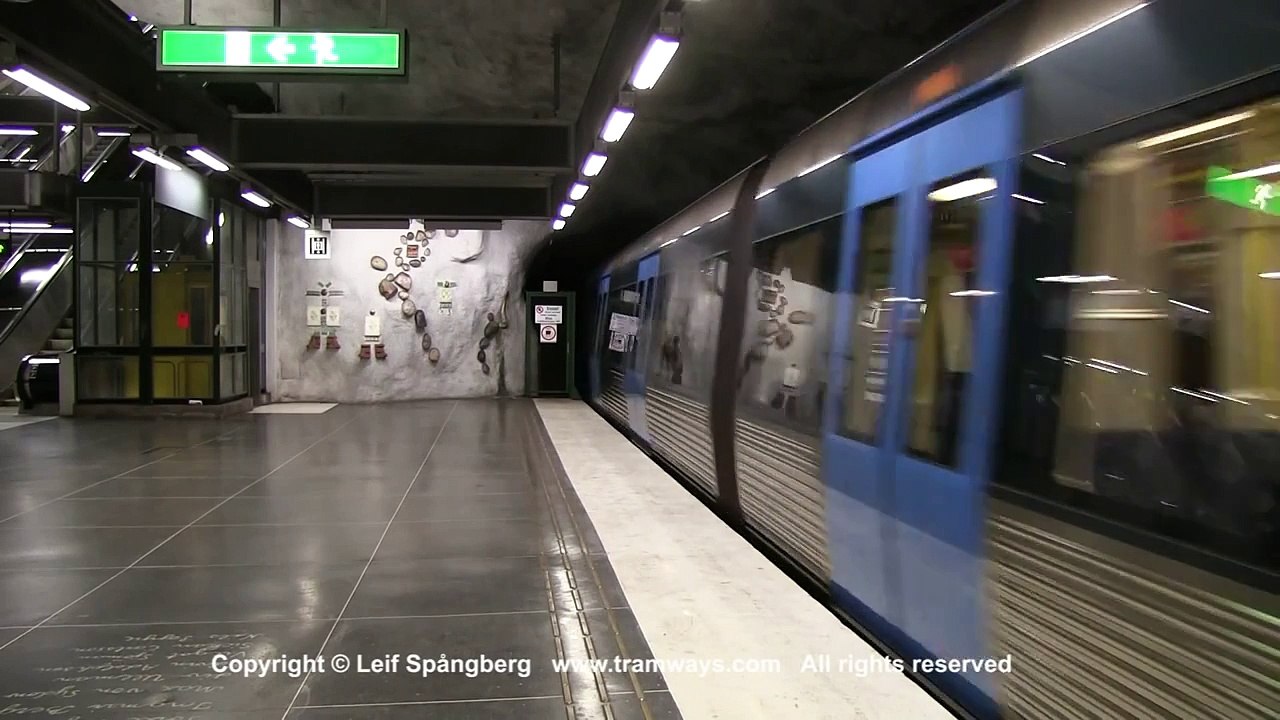 SL Tunnelbana tåg / Metro trains at Näckrosen station, Stockholm, Sweden