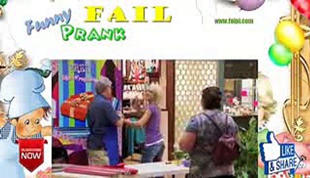 Funny Man Steals Presents for Girlfriend Gagstravaganza Day 5 D1yQITcqVjg