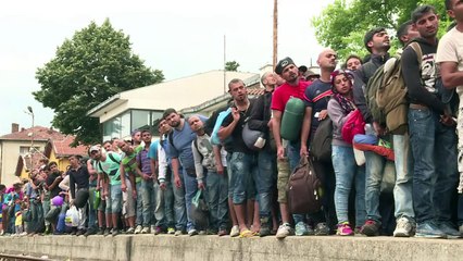 Quelque 2.000 migrants bloqués à la frontière gréco-macédonienne