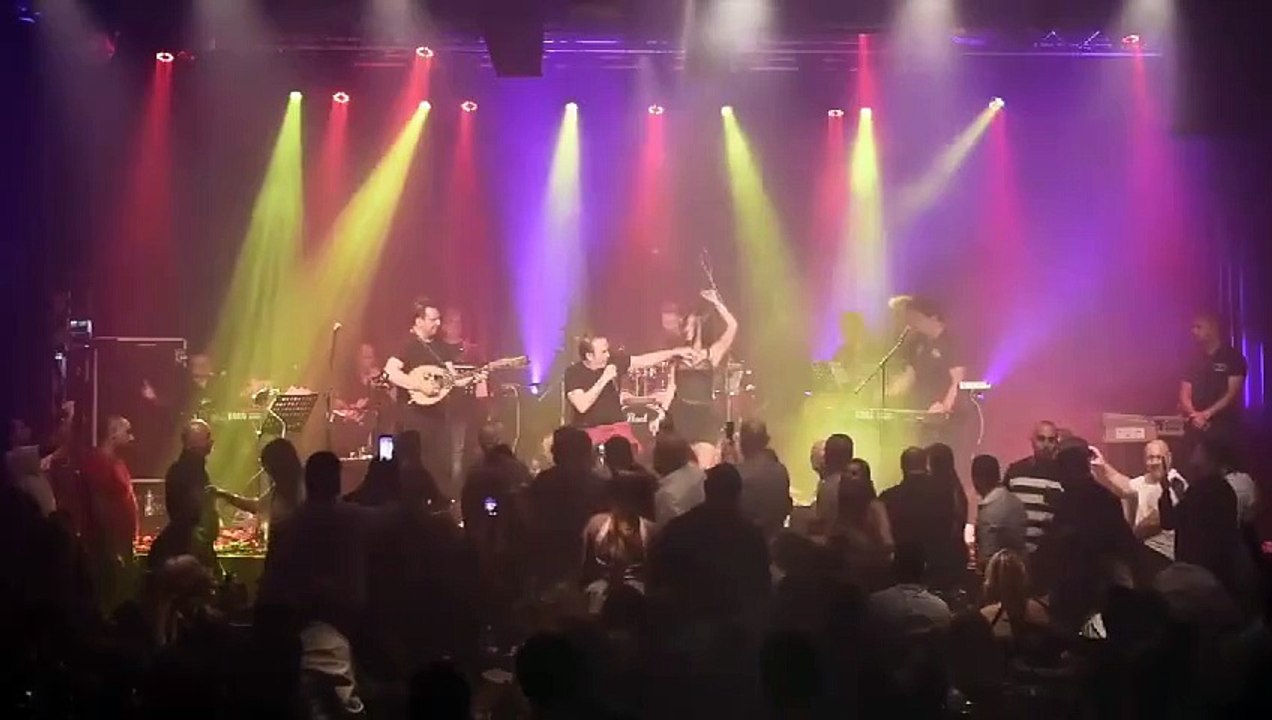 Σταμάτης Γονίδης Και με πιάνουν τα κλάματα LIVE Video. (2015)