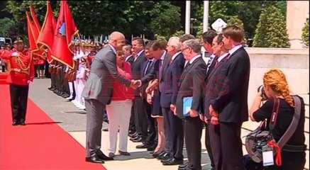 Mediat gjermane:, “Turi ballkanik i Merkel, pushim para “stuhisë” greke të dielën”-Ora News