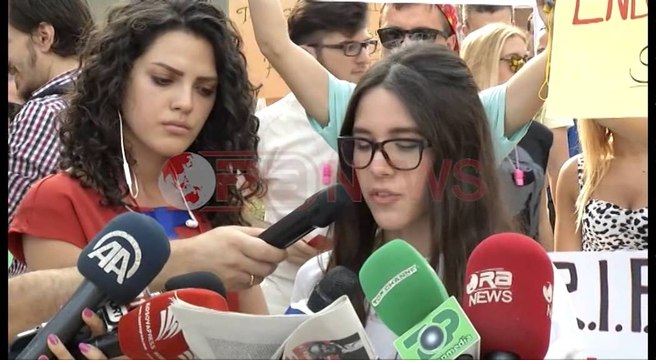 Lëvizja për Universitetin protestë kundër ligjit për arsimin e lartë - Ora News-