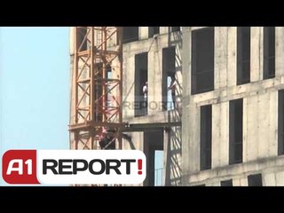 A1 Report - Pronat/ Tiranë, hipën në vinç për tu hedhur, i 'kthehet' mendja