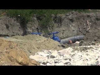 Vlora pa ujë. Ujësjellësi fajëson drejtorinë e rrugëve