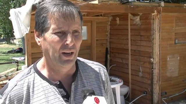 Në plazhet e Strugës filloi prisha e objekteve pa leje