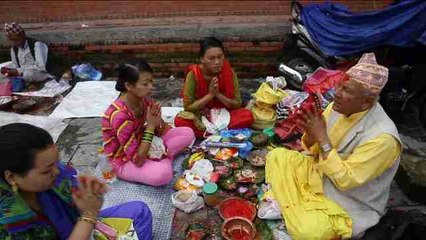 Las mujeres nepalíes se encomiendan a Shiva para encontrar marido