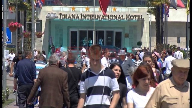 Kriza greke prek Shqipërinë, redukton me 0.25% rritjen ekonomike gjatë 2015- Ora News