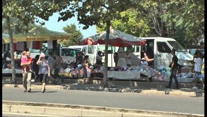 Tải video: Pastrimi i Tiranës. Veliaj: Mirëmëngjes, Bërryli! Sot lirojmë sheshin!..