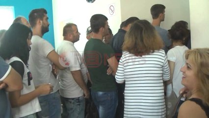 Korçë, Problemi me toponimet, emigrantët: Na duhen pasaportat para 15 shtatorit- Ora News