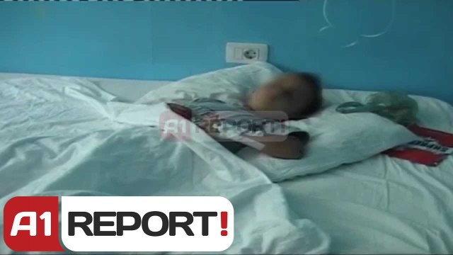 A1 Report - Nëna:Më mbajtën djalin 4-vjeç në polici, blutë: E lamë me të atin
