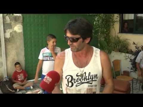 Radhët për pasaporta,disa orë pritje në diell në Lezhë, Vlorë dhe Gjirokastër- Ora News