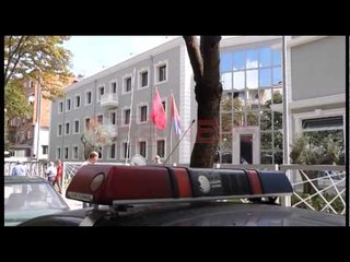 Krim në familje, burri mbyt gruan për xhelozi, më pas telefonon policinë- Ora News