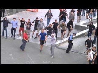 Përplasja e dhunshme mes tifozëve njollos Ligën e Europës - Ora News- Lajmi i fundit-