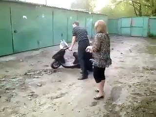 Rus kadının motosiklet ile imtihanı