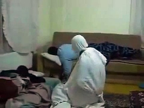 Uyuyan sarhoş adama azrail şakası