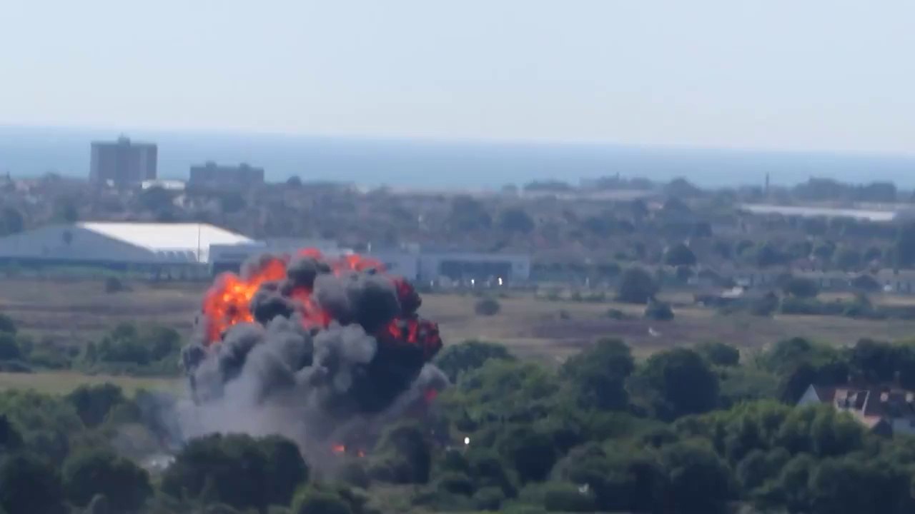 Un crash d'avion impressionant en Angleterre