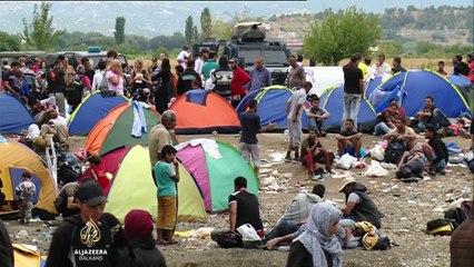 Hiljade izbjeglica na kiši, bez hrane i pomoći