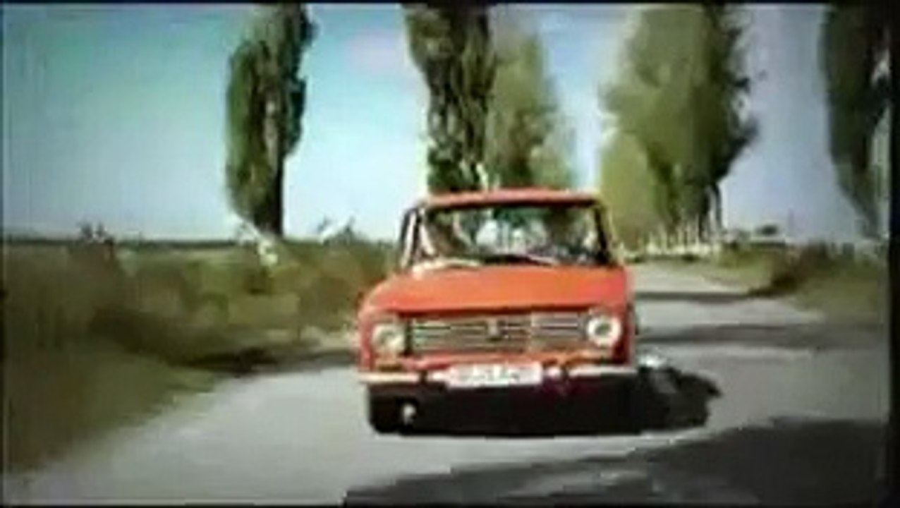 funny_car_crash_aunty_download_funny_prank_mp4_videos-(mobighar.com)