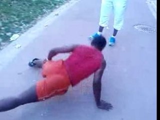 17 ans 40 pompes a une main