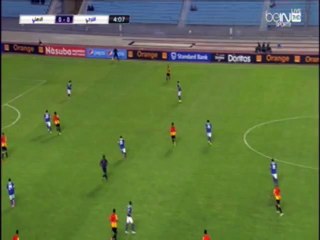 سقوط طريف للاعب الترجي امام الاهلي