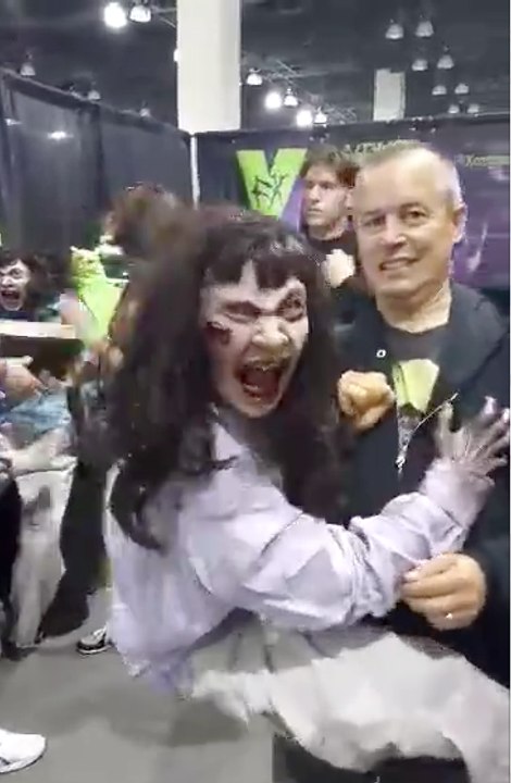 Great attacking zombie puppet effect