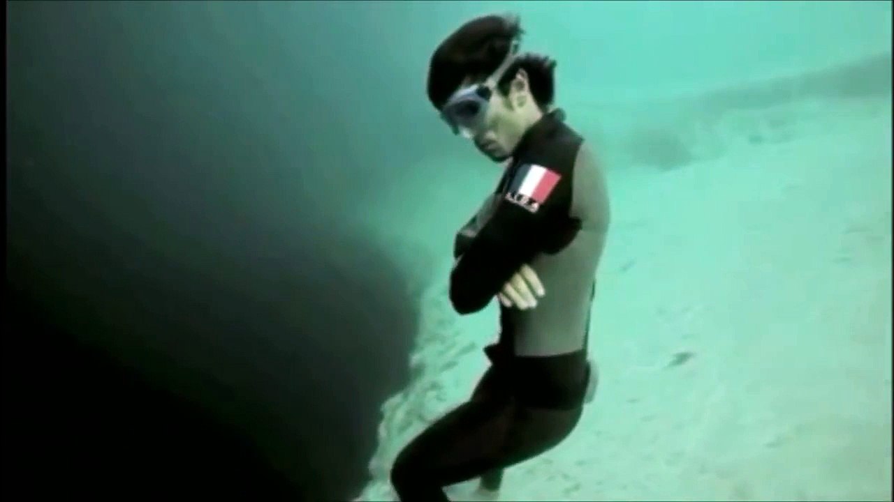 Underwater Cliff Diving [HD]