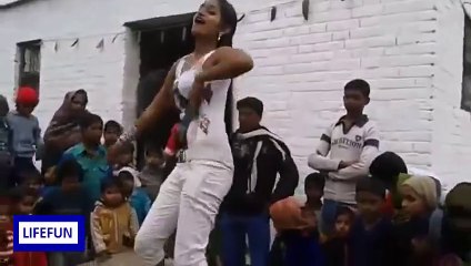 Ayega Maza Larki Ka Khubsorat Dance