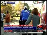 Funcionarios en paro del hospital El Salvador llaman a que Bachelet cumpla compromiso