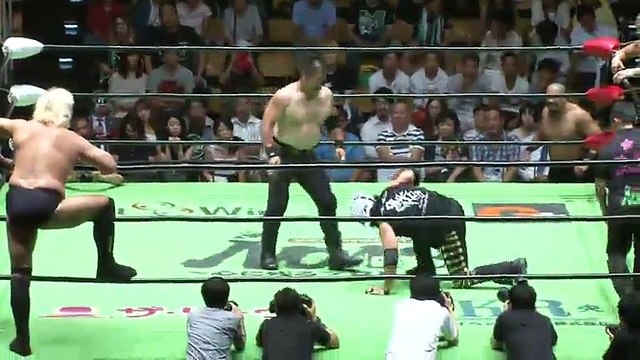 Minoru Suzuki, Takashi Iizuka & El Desperado vs. Yoshihiro Takayama, Yoshinari Ogawa & Masao Inoue (NOAH)