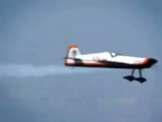 A Miracle saves the American Pilot when Plane Wing broke during Flying