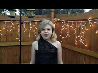 ৯ বছর বয়সী আমেরিকান মেয়ে জিলিয়ানের কন্ঠে শুনুন অমর একুশের গান WMV V9