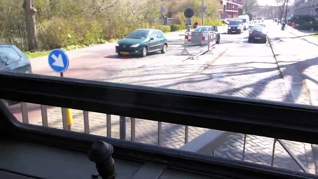 Rijden in een DAF YA 328 'Dikke Daf' in Groningen