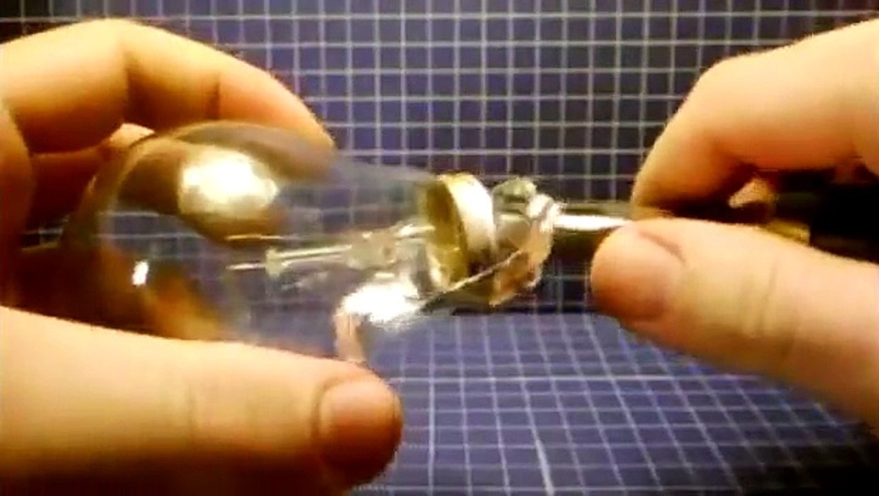 How to extract filament from the light bulb