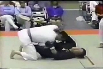 Satoru Sayama (Tiger Mask)  vs. Yoshinori Nishi  (1995)