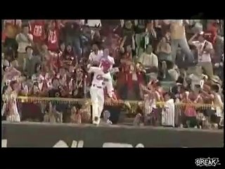 Japanese Outfielder Climbs Wall For Spider Man Catch