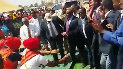 AbdiWeli GAas oo DHaanto ku bashaalayo 2014 Farxada Puntland