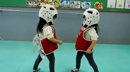 꼬마소녀들의 태권도 겨루기ㅋㅋㅋ Epic little girls taekwondo fight