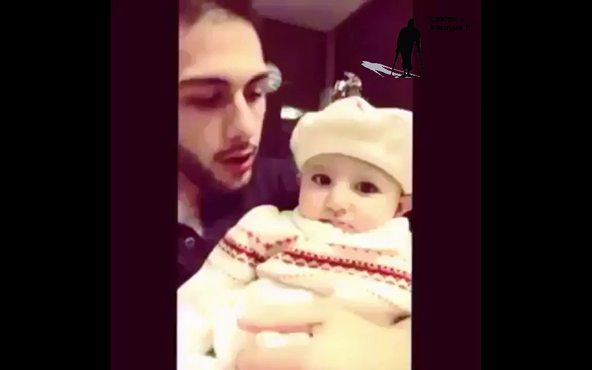 beatbox yapmaya calisan bebek