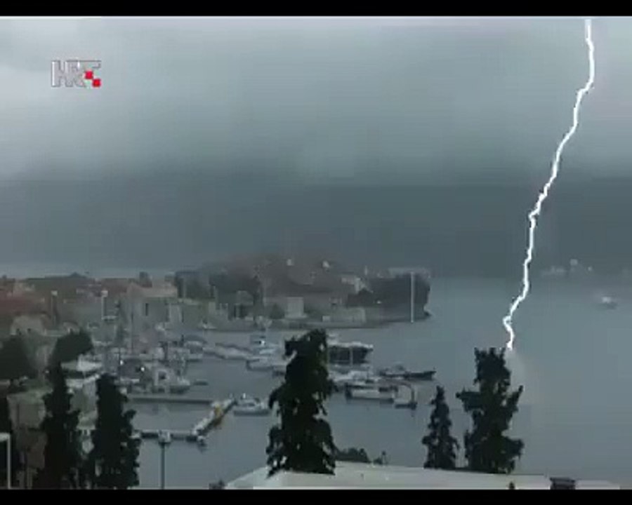 Thunder strike Live الله کا عذاب
